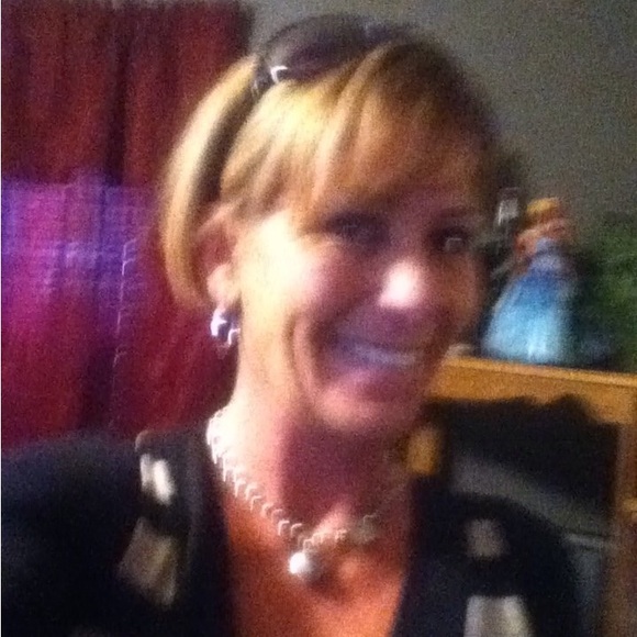 Meet your Posher, Deborah - Picture 1 of 1